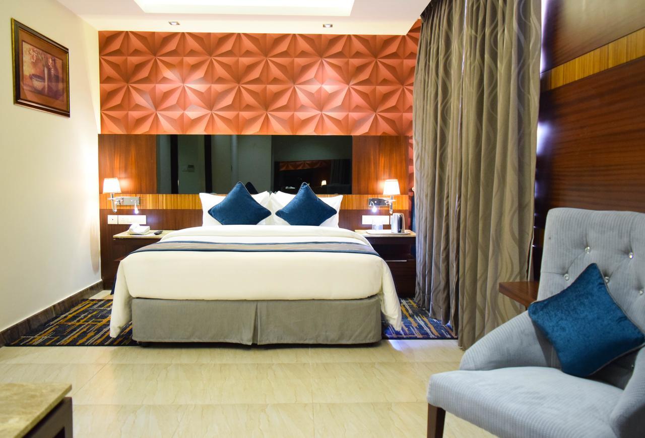 Rg Royal Hotel Bangalore Ngoại thất bức ảnh