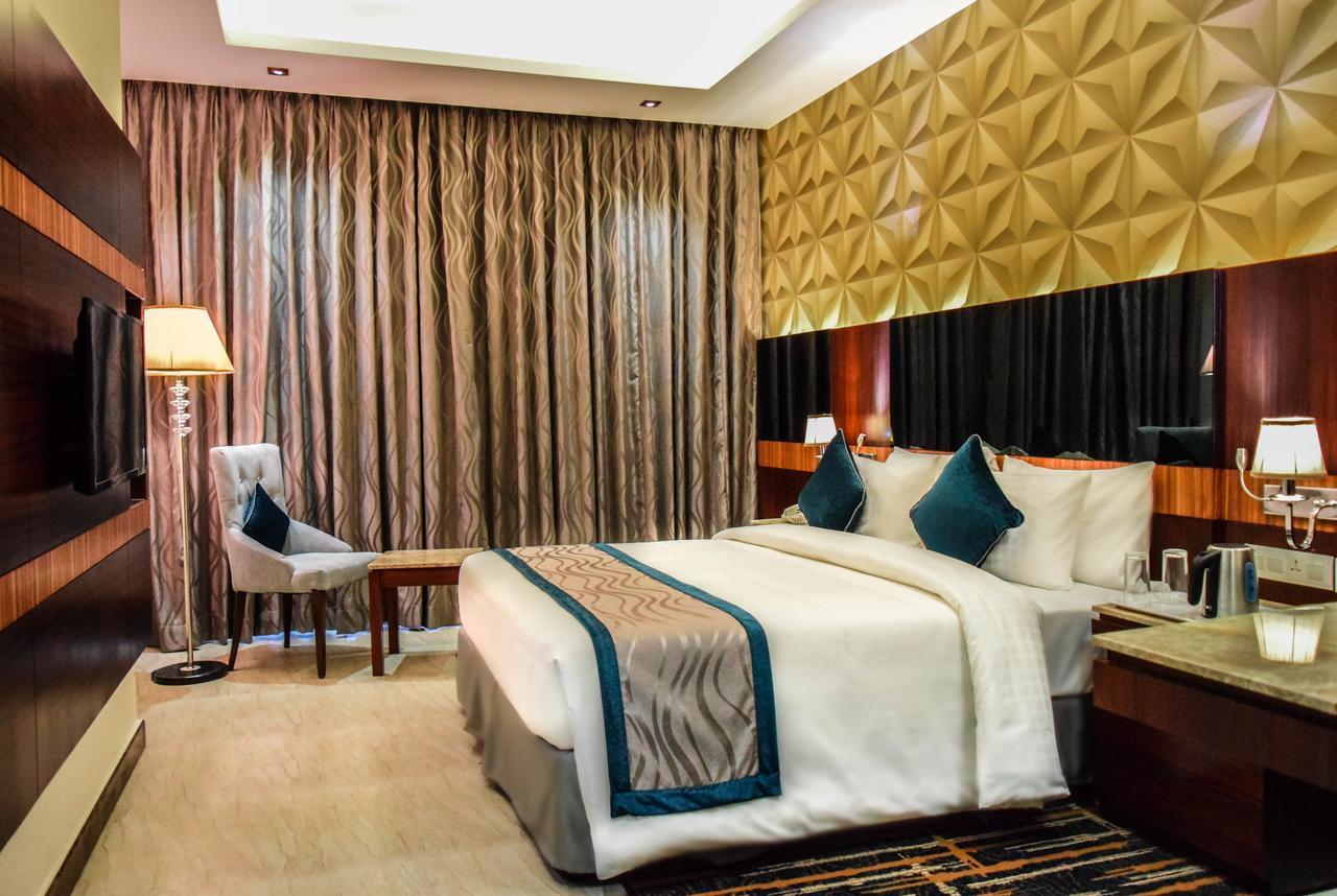 Rg Royal Hotel Bangalore Ngoại thất bức ảnh